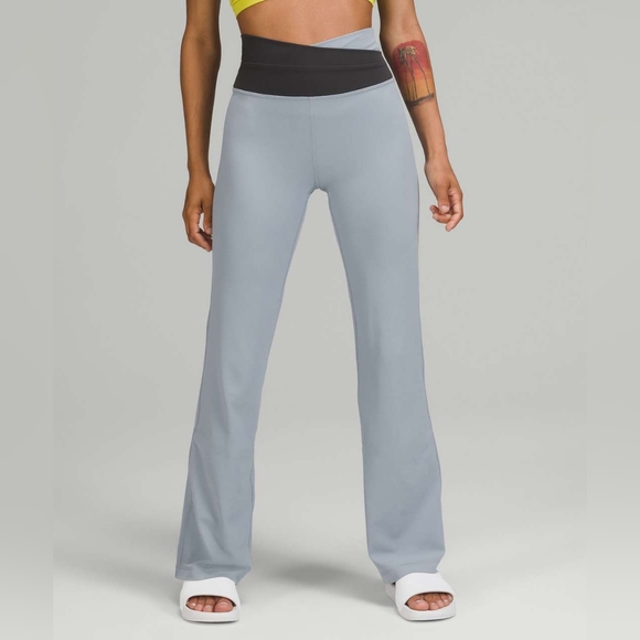 Lululemon Throwback Astro Pant in Chambray / Graphite Grey - Picture 2 of 9